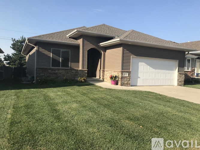 17020 Cypress Street 4 Beds Single Family Home for Rent - Photo gallery 1