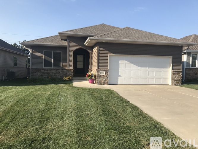 17020 Cypress Street 4 Beds Single Family Home for Rent - Photo gallery 2