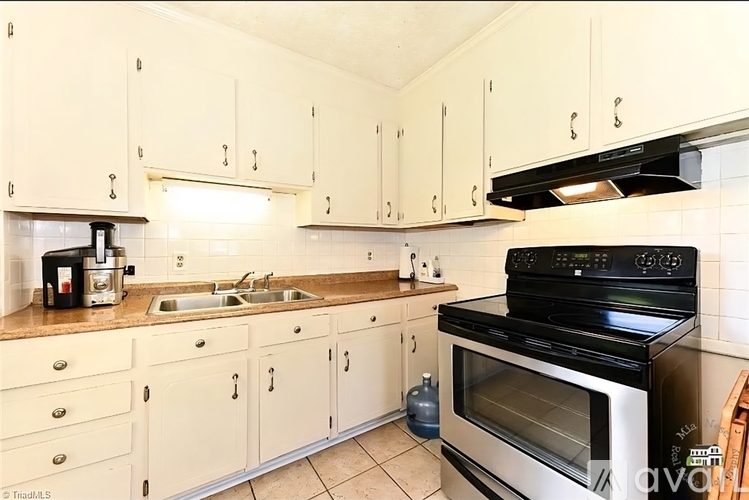 713 Abington Drive 3 Beds Single Family Home for Rent - Photo gallery 5