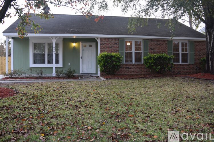 Amberlake Drive 3 Beds Single Family Home for Rent - Photo gallery 1