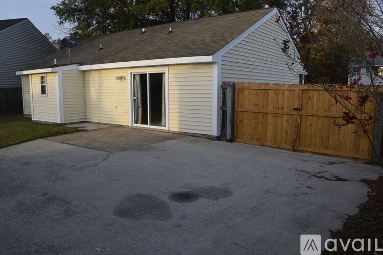 Amberlake Drive 3 Beds Single Family Home for Rent - Photo gallery 3