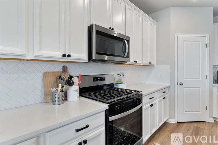 14501 Bryce Ln 5 Beds Single Family Home for Rent - Photo gallery 4