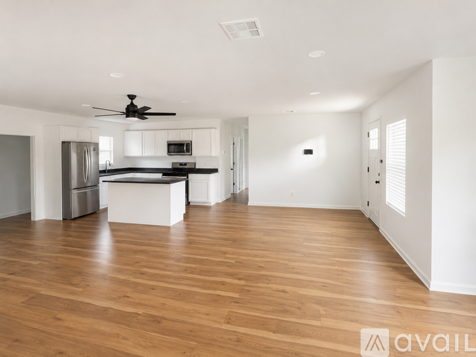 1934 Collins Ave 3 Beds Single Family Home for Rent - Photo gallery 2