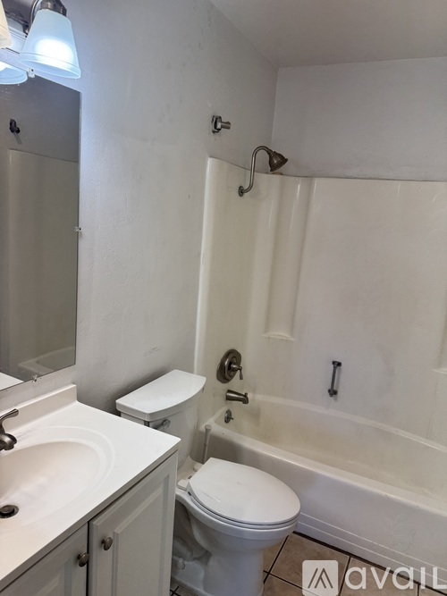 1817 East Grand Avenue 2 Beds Condo for Rent - Photo gallery 3