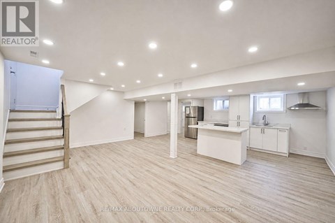 LOWER - 4395 LONGMOOR DRIVE 2 Beds Apartment for Rent