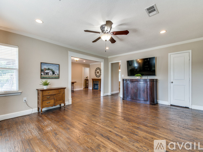 714 Fm 740 S 3 Beds Single Family Home for Rent - Photo gallery 3
