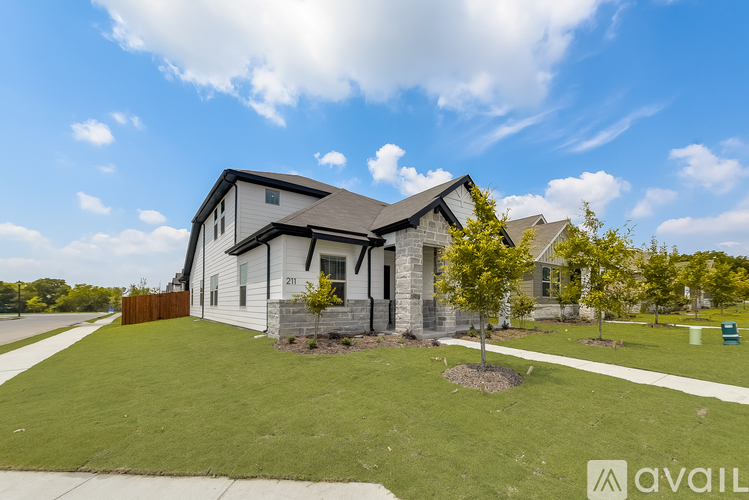 211 Monarch Wy 4 Beds Single Family Home for Rent - Photo gallery 4