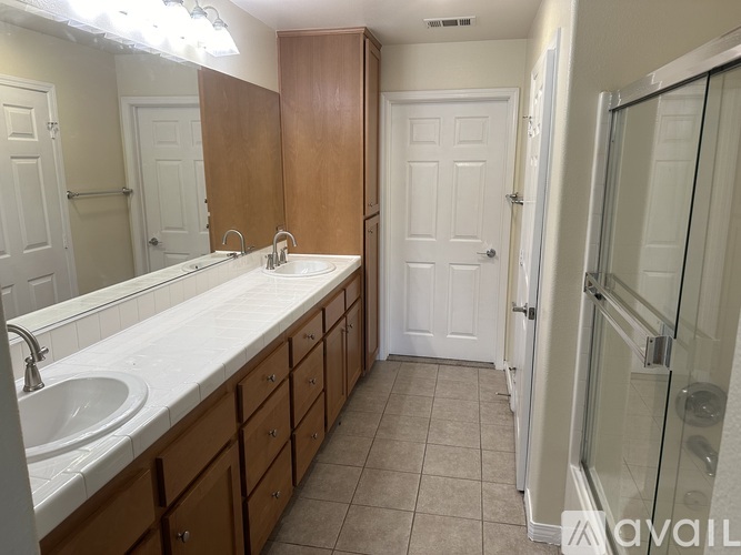 Riverdale Court 2 Beds Condo for Rent - Photo gallery 3