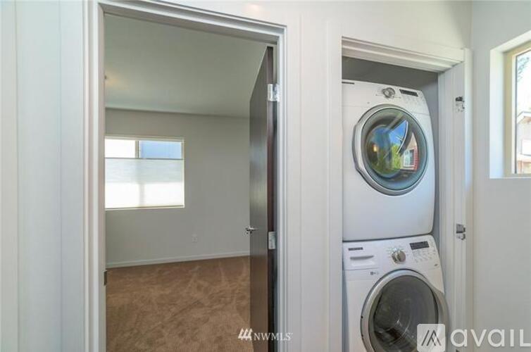 2833A Southwest Nevada Street 3 Beds Single Family Home for Rent - Photo gallery 5
