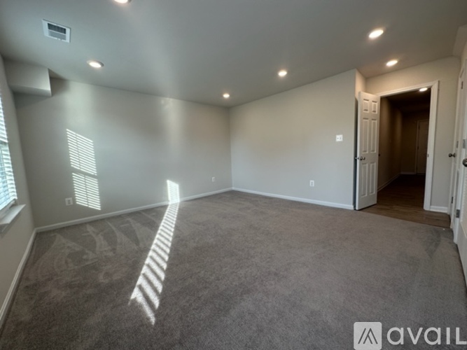 63 Stratton Dr 3 Beds Single Family Home for Rent - Photo gallery 4