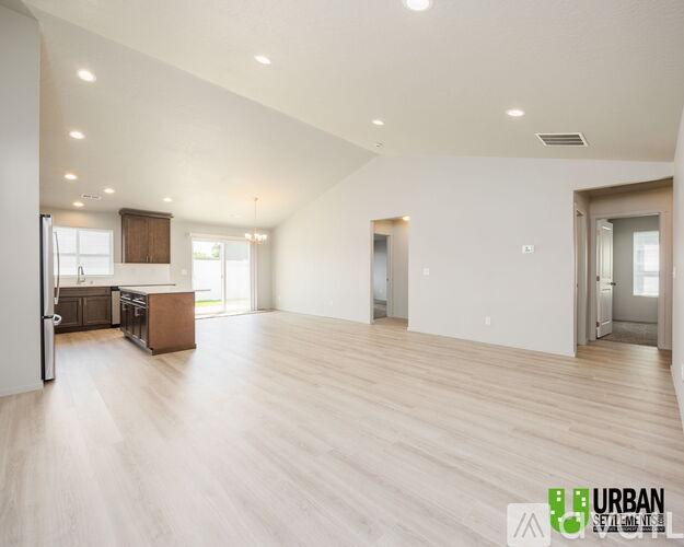 9522 E Michielli Ln 3 Beds Single Family Home for Rent - Photo gallery 3