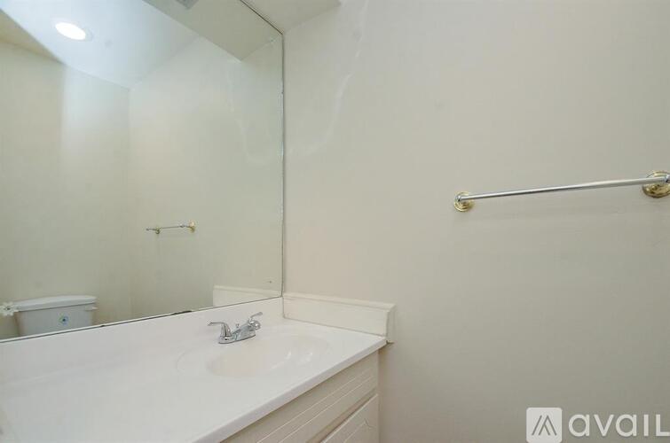 1211 Miramar Street 2 Beds Apartment for Rent - Photo gallery 3