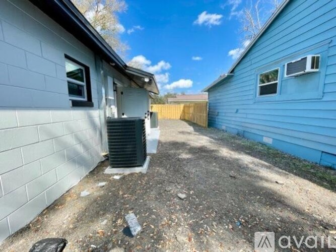 1110 West 8th Street 2 Beds Single Family Home for Rent - Photo gallery 5