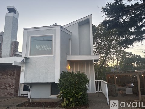 2044 Monroe Avenue 4 Beds Apartment for Rent
