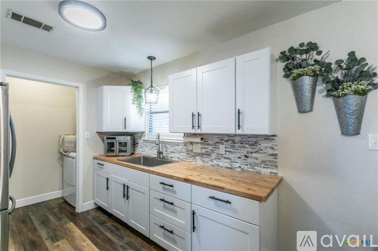 1104 Renee Spur 2 Beds Single Family Home for Rent - Photo gallery 3