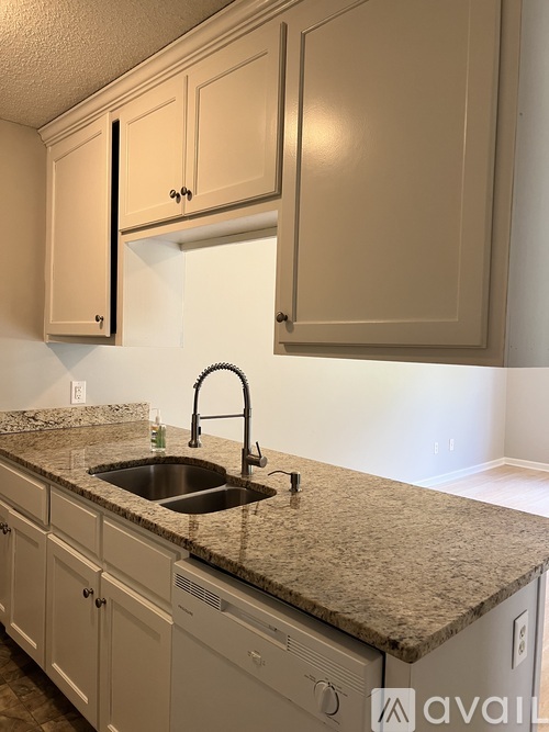 246 Lawrence Street 3 Beds Apartment for Rent - Photo gallery 3