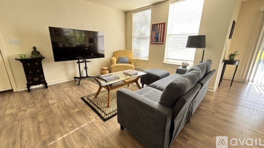 530 Founders Avenue 2 Beds Condo for Rent - Photo gallery 3