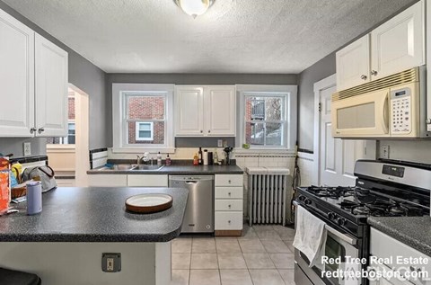 86 Colborne Rd 3 Beds Apartment for Rent