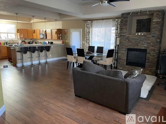 2411 Canyon Glen Road 3 Beds Apartment for Rent - Photo gallery 2