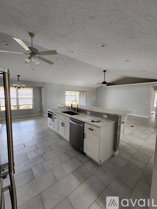 1011 85th Court Northwest 3 Beds Single Family Home for Rent - Photo gallery 5