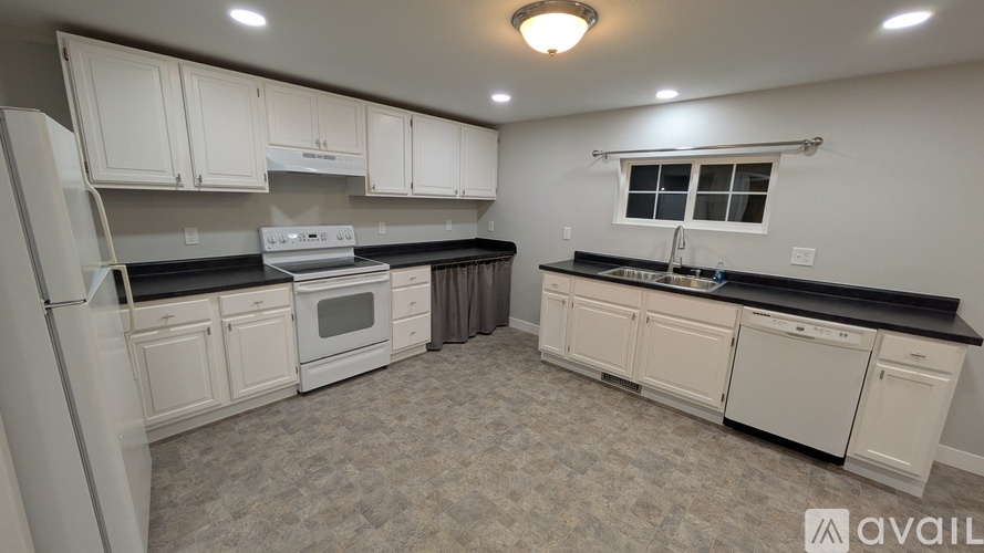 112 East 8th Street 2 Beds Apartment for Rent - Photo gallery 5