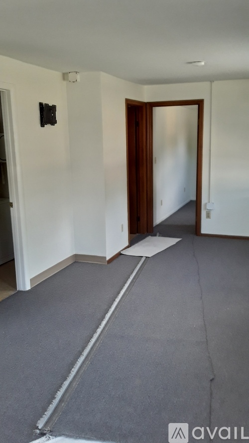 42 East Schaaf Road 1 Apartment for Rent - Photo gallery 3