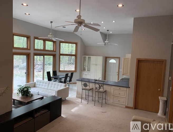 10 Cold Harbor Drive 2 Beds Townhouse for Rent - Photo gallery 3