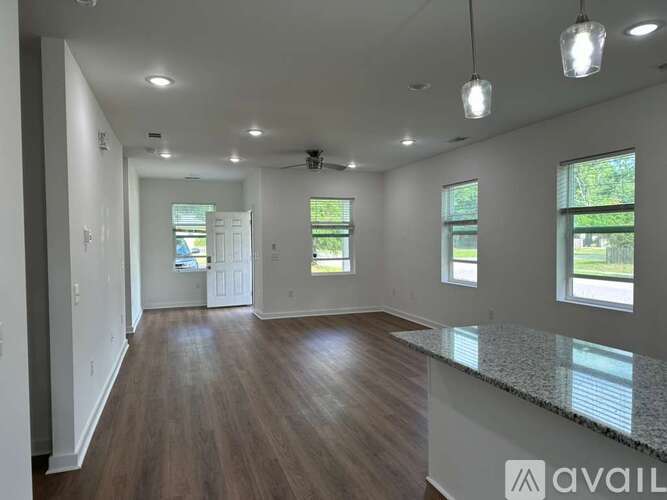 2635 South Allen Drive 3 Beds Single Family Home for Rent - Photo gallery 1