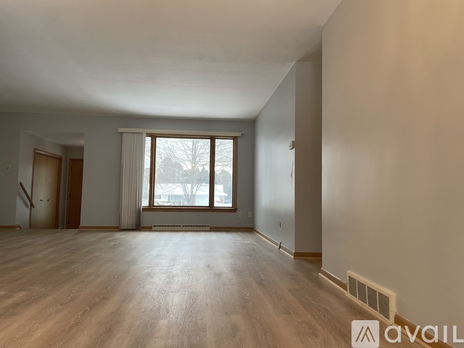 748 Radford Dr 3 Beds Single Family Home for Rent - Photo gallery 3