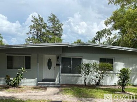 1115 Northeast 5Th Place 3 Beds Apartment for Rent