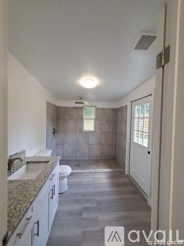 1115 Northeast 5th Place 3 Beds Single Family Home for Rent - Photo gallery 2