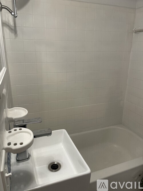 1115 Northeast 5th Place 3 Beds Single Family Home for Rent - Photo gallery 4