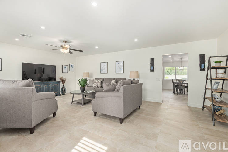 9830 W Evergreen Dr 2 Beds Single Family Home for Rent - Photo gallery 2