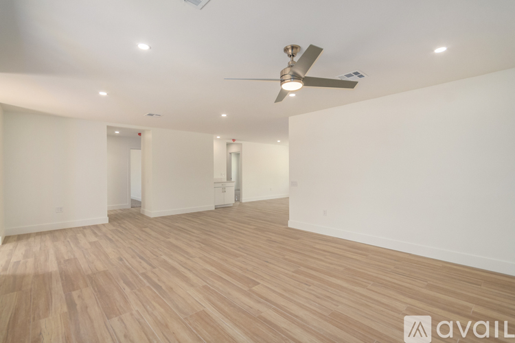 9830 W Evergreen Dr 2 Beds Single Family Home for Rent - Photo gallery 5