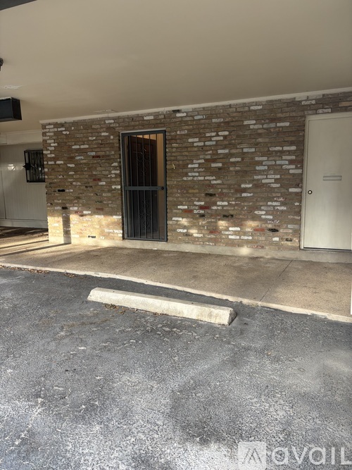 215 West Mistletoe Avenue 1 Condo for Rent - Photo gallery 2