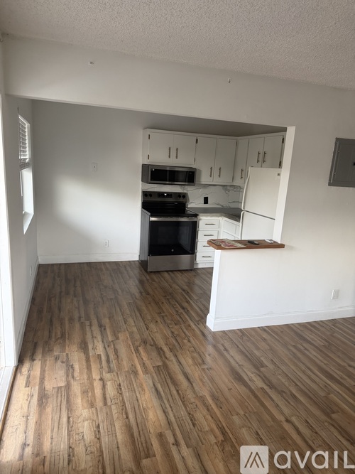 2829 Van Buren Street Studio Apartment for Rent - Photo gallery 1