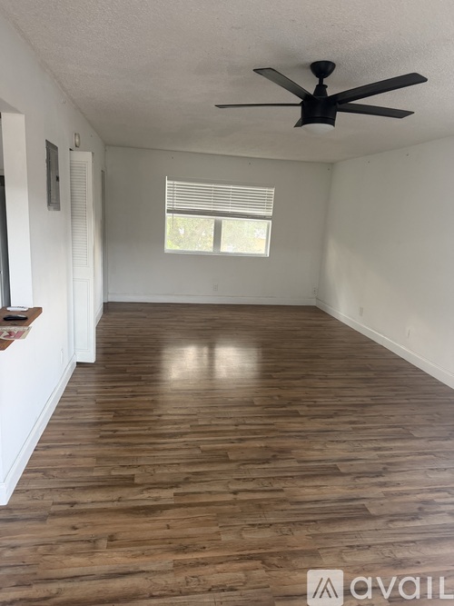 2829 Van Buren Street Studio Apartment for Rent - Photo gallery 2