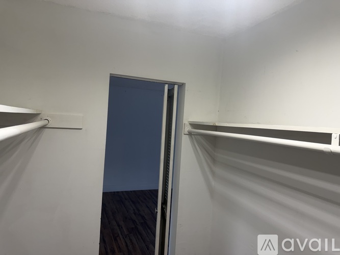 2829 Van Buren Street Studio Apartment for Rent - Photo gallery 3