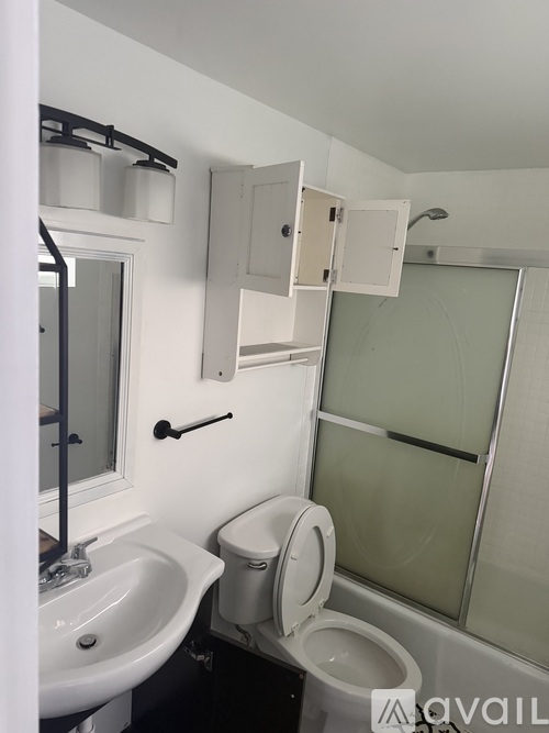 2829 Van Buren Street Studio Apartment for Rent - Photo gallery 4