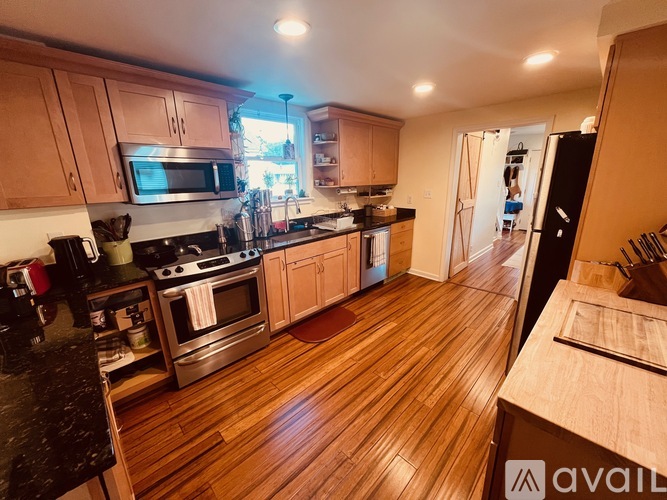 403 Center Street 3 Beds Single Family Home for Rent - Photo gallery 4