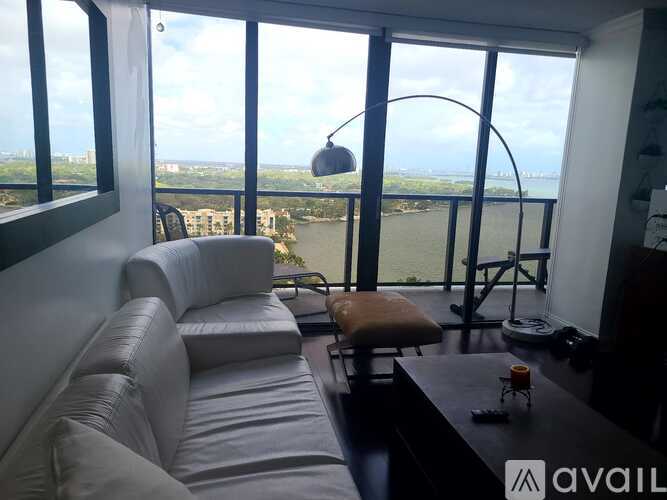 600 Northeast 36th Street 3 Beds Condo for Rent - Photo gallery 2