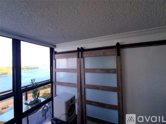600 Northeast 36th Street 3 Beds Condo for Rent - Photo gallery 4