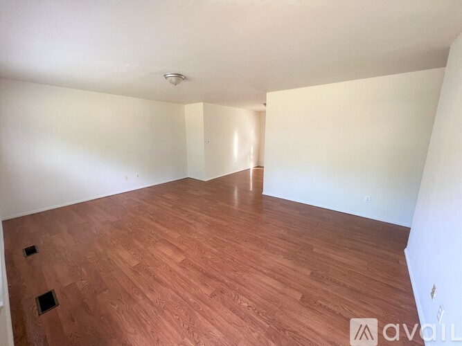 11 Woodland Road 3 Beds Single Family Home for Rent - Photo gallery 2