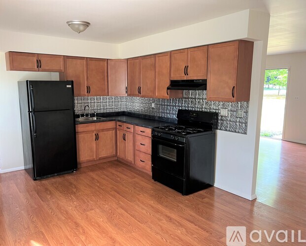 11 Woodland Road 3 Beds Single Family Home for Rent - Photo gallery 4