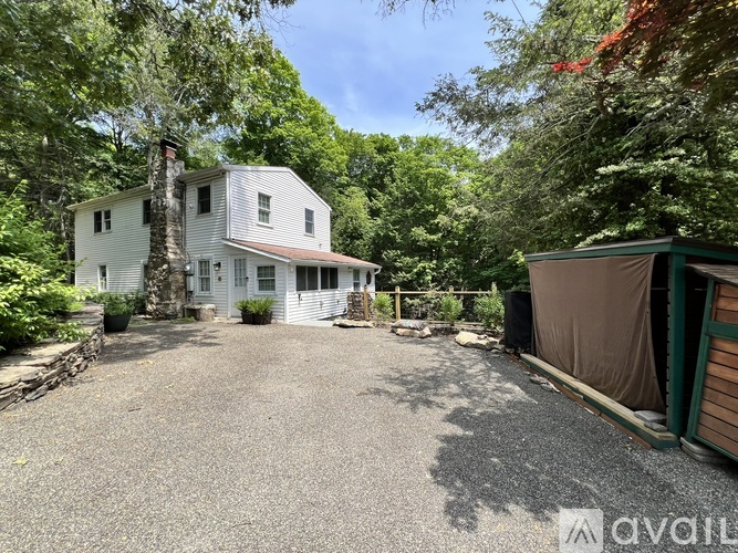 73 Hemlock Road 2 Beds Single Family Home for Rent - Photo gallery 1