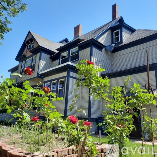 1302 Wealthy Street Southeast 3 Beds Apartment for Rent - Photo gallery 2