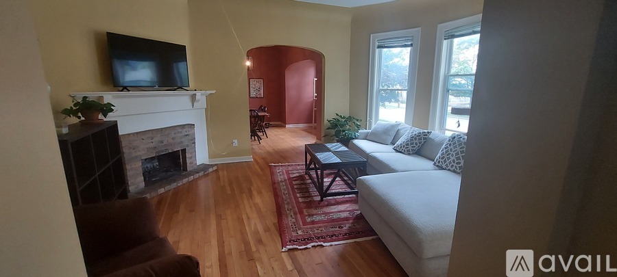 1302 Wealthy Street Southeast 3 Beds Apartment for Rent - Photo gallery 3
