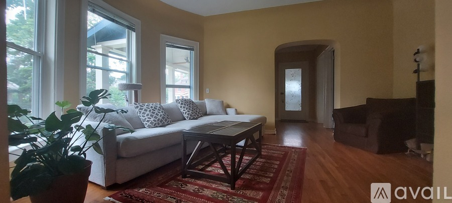 1302 Wealthy Street Southeast 3 Beds Apartment for Rent - Photo gallery 4