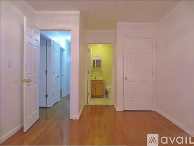49-11 67th St 3 Beds Apartment for Rent - Photo gallery 3
