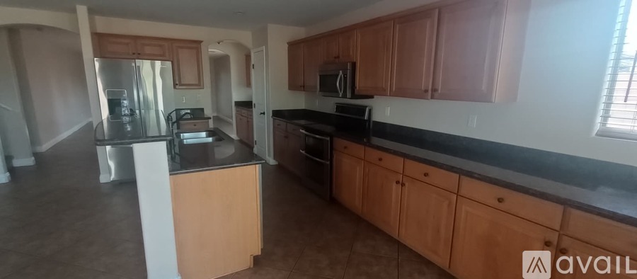 12961 North 147th Drive 3 Beds Single Family Home for Rent - Photo gallery 4